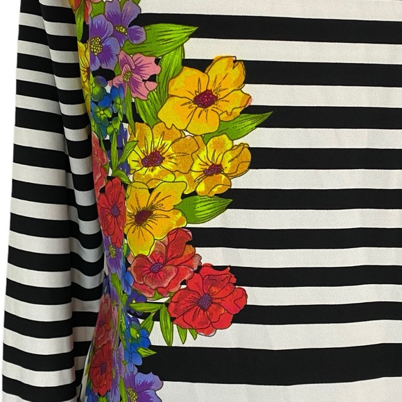 Beige by Eci Small Striped Floral Boat Neck 3/4 sleeve Top - Picture 4 of 5